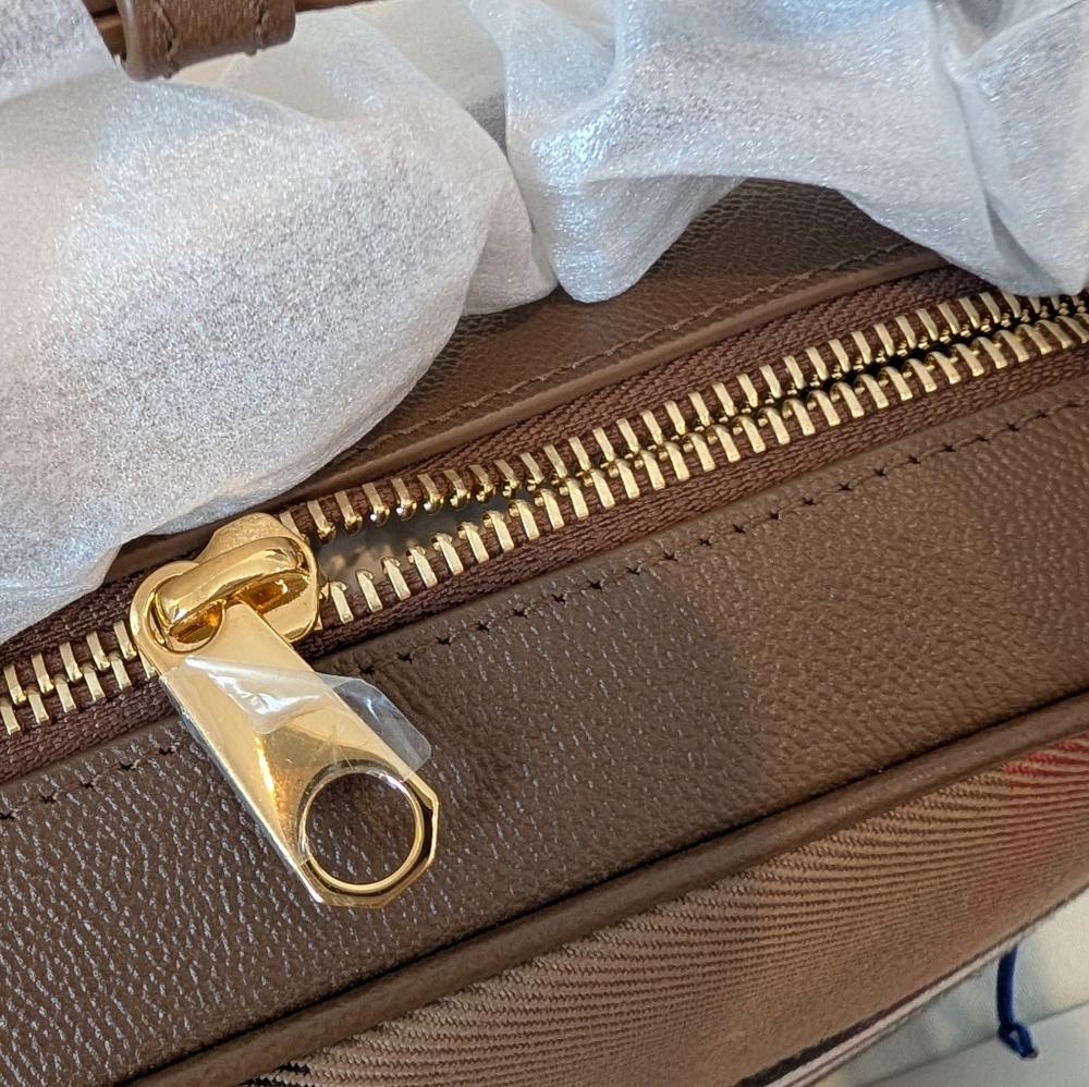 NWT Burberry Camera Bag - Picture 3 of 7